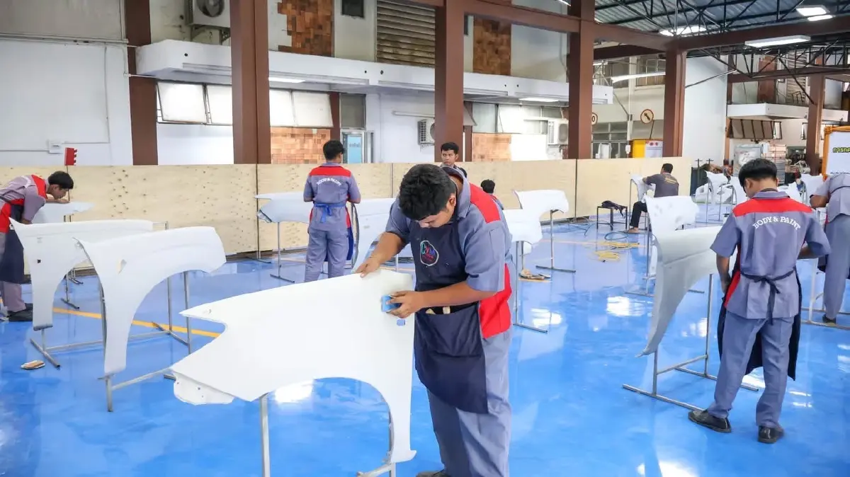 หนึ่งเดียวในไทย! วิทยาลัยการอาชีพไชยา จัดสอบมาตรฐานฝีมือ "ช่างสีรถยนต์ ระดับ 2" ปั้นกำลังคนอาชีวะสู่ตลาดแรงงานสากล