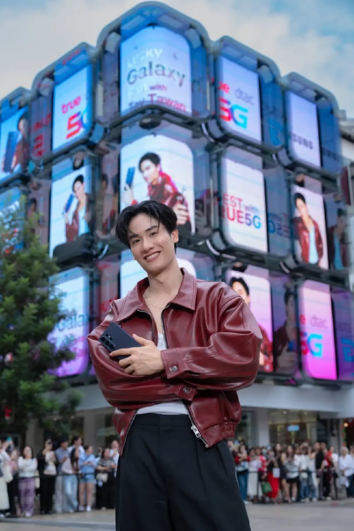 โมเมนต์สุดเอ็กซ์คลูซีฟ! ทรู-ดีแทค   ดึง “เต ตะวัน”ส่งมอบ เอไอโฟน Samsung Galaxy S26 Series ถึงมือแฟนคลับแบบใกล้ชิด