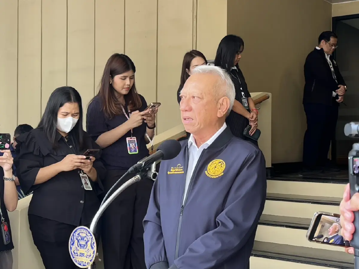 “พิพัฒน์” เผย 18 มี.ค. ขึ้นราคาน้ำมัน 2 ชนิด ดีเซลขยับไม่เกิน 33 บาท