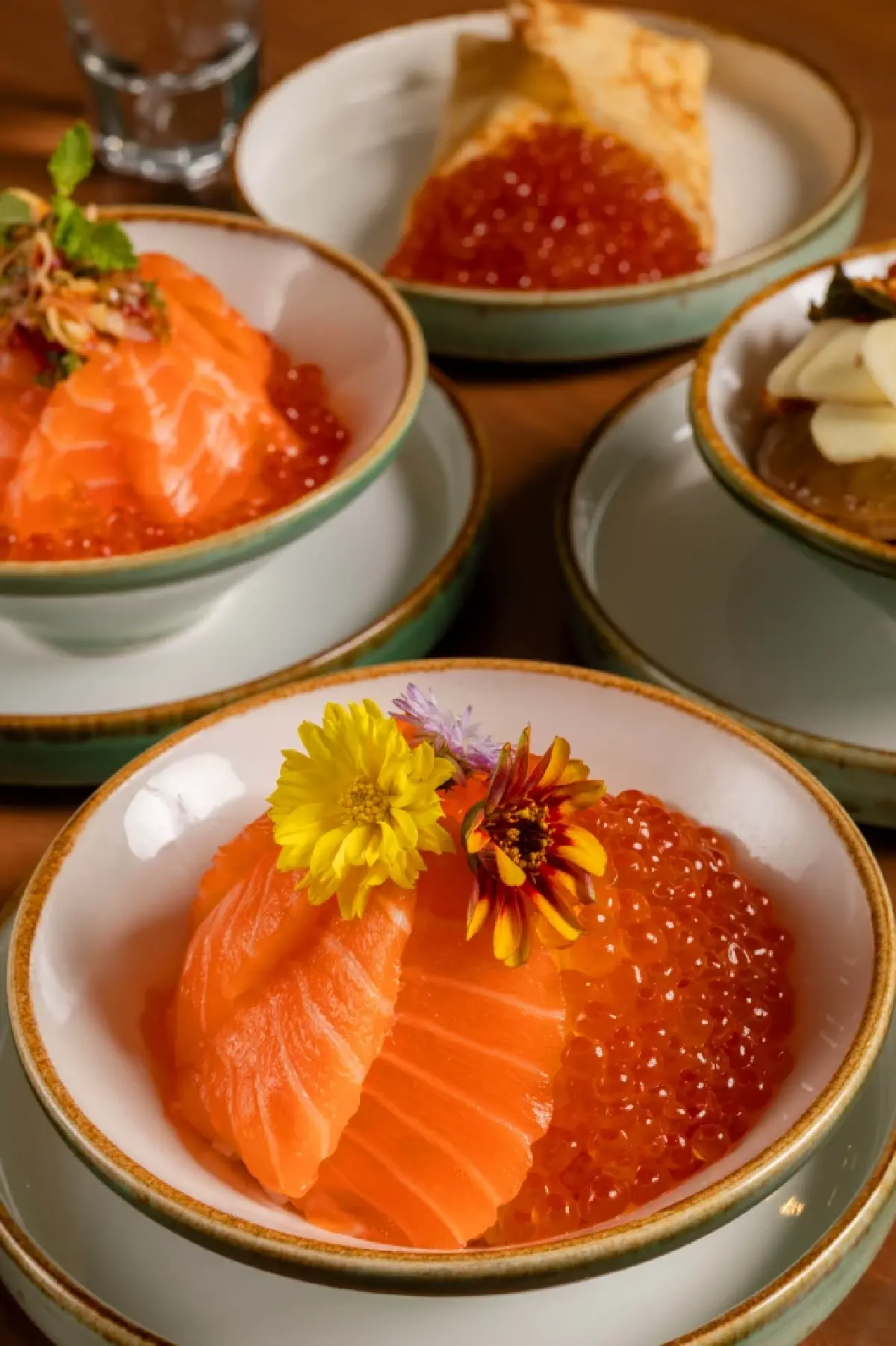 ฟินไม่อั้นกับแซลมอนสดฉ่ำบนชั้น 24 เซ็นทาราแกรนด์ฯ ใจกลางกรุงเทพฯ