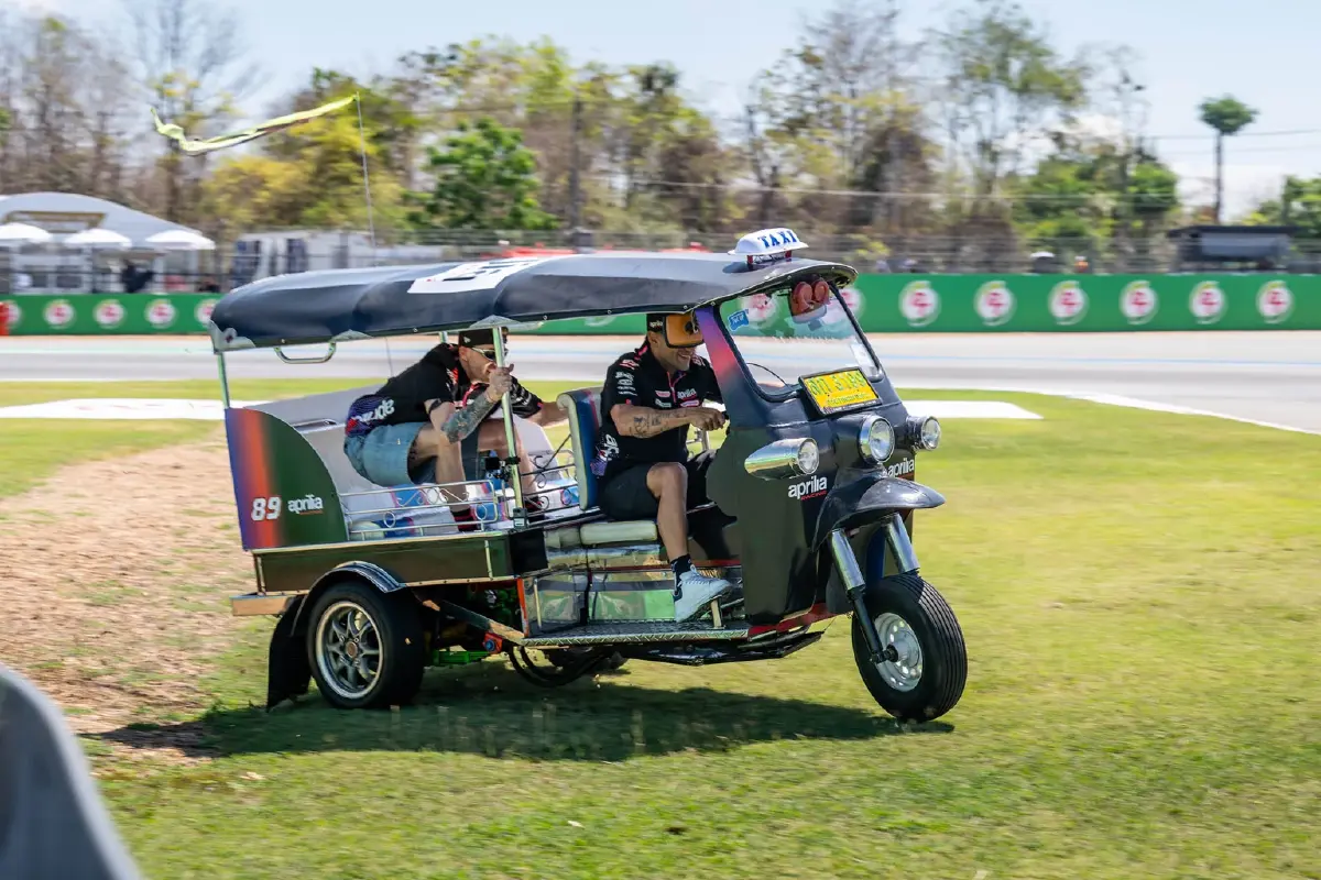 ซอฟต์พาวเวอร์ไทย ! โมโตจีพี ดวลตุ๊กตุ๊กชาลเลนจ์ มิลเลอร์-โทปรัคเข้าวิน