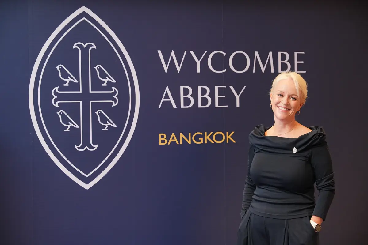 ฟิโอนา แองเจิล ผู้อำนวยการใหญ่ของโรงเรียน