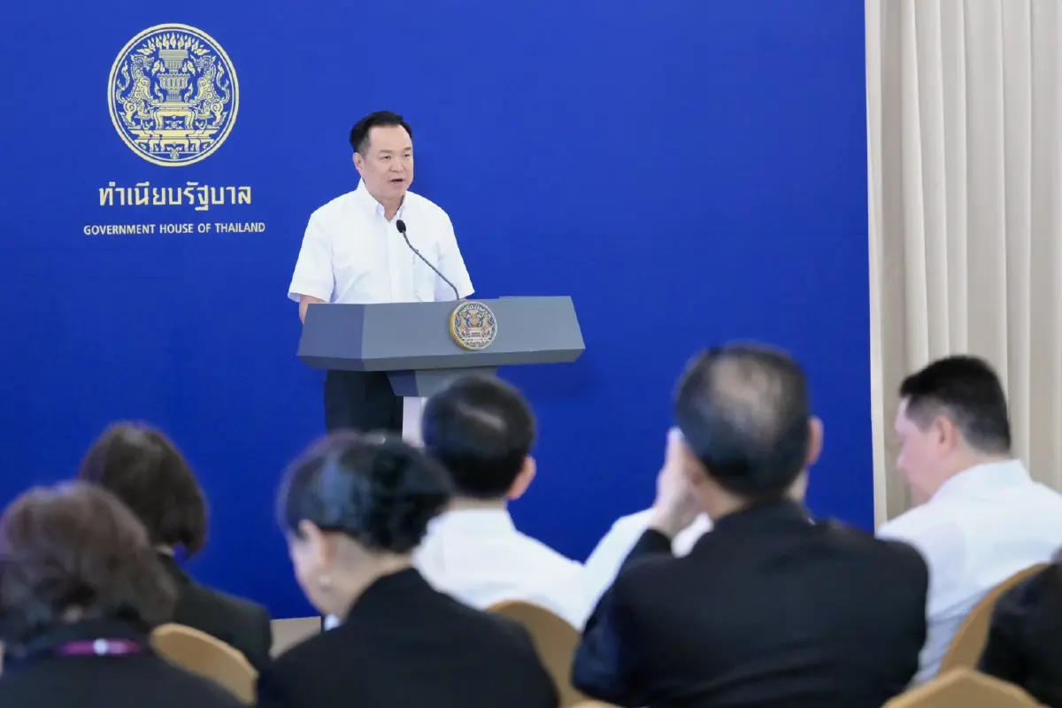 นายกฯอนุทินขอโทษปมน้ำมันป่วน ส่งคนละครึ่งพลัสช่วยกลุ่มเปราะบางสู้วิกฤต