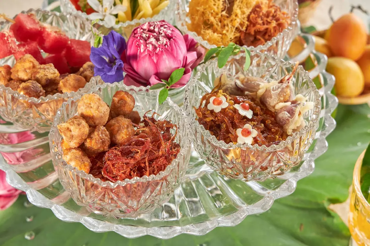 ข้าวแช่ชาววังสูตรโบราณ ความสดชื่นที่หาทานยากในกรุงเทพฯ