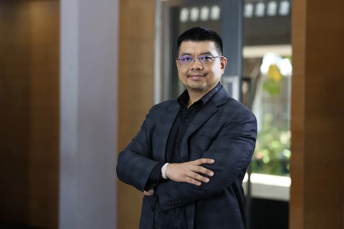 ผศ.ดร.เกียรติอนันต์ ล้วนแก้ว อาจารย์ประจำคณะเศรษฐศาสตร์ มหาวิทยาลัยธรรมศาสตร์