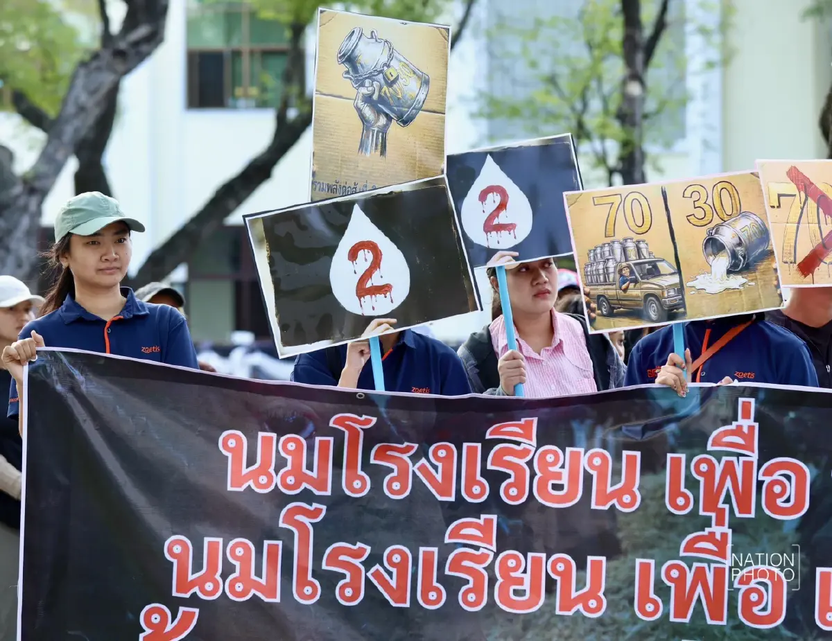 เกษตรกรโคนมรวมพลัง ยื่นค้านเกณฑ์จัดสรร “นมโรงเรียน” ปี 69