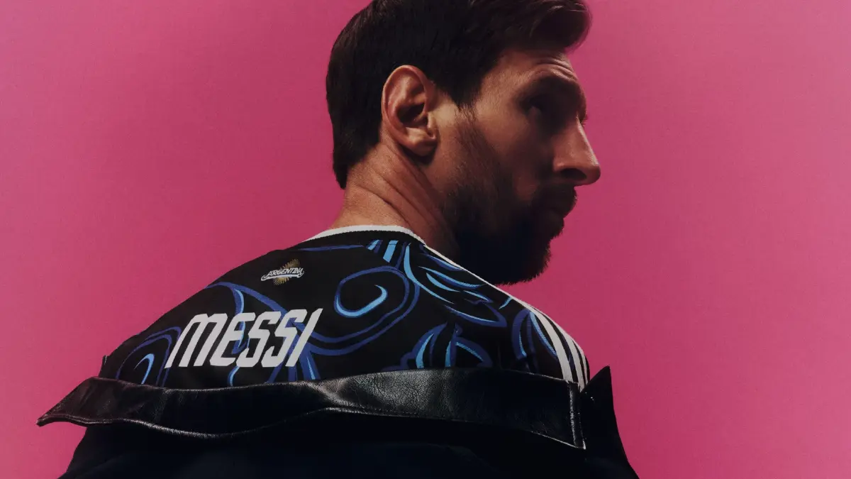 อาดิดาส ปลุกตำนานยุค 90 ส่งโลโก้ Trefoil คืนสนามบอลโลกในรอบ 36 ปี