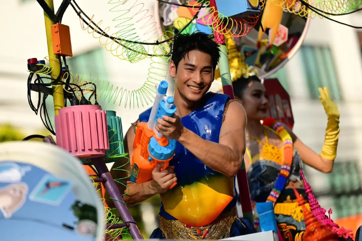 คิง เพาเวอร์ จัดอภิมหาสงกรานต์รางน้ำ ขนทัพ 60 ศิลปินระเบิดความมันส์