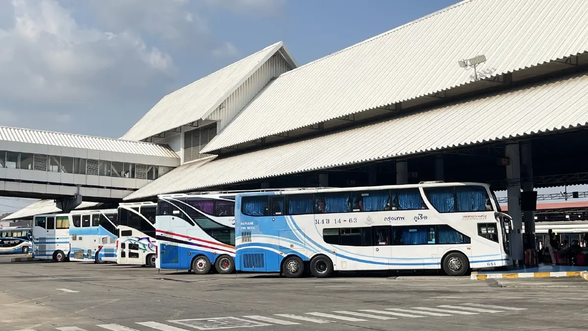 บขส.คึกคัก! คนทยอยกลับบ้าน คาดวันนี้แตะ 1.8 แสนคน อัดรถเสริม 1,200 คัน