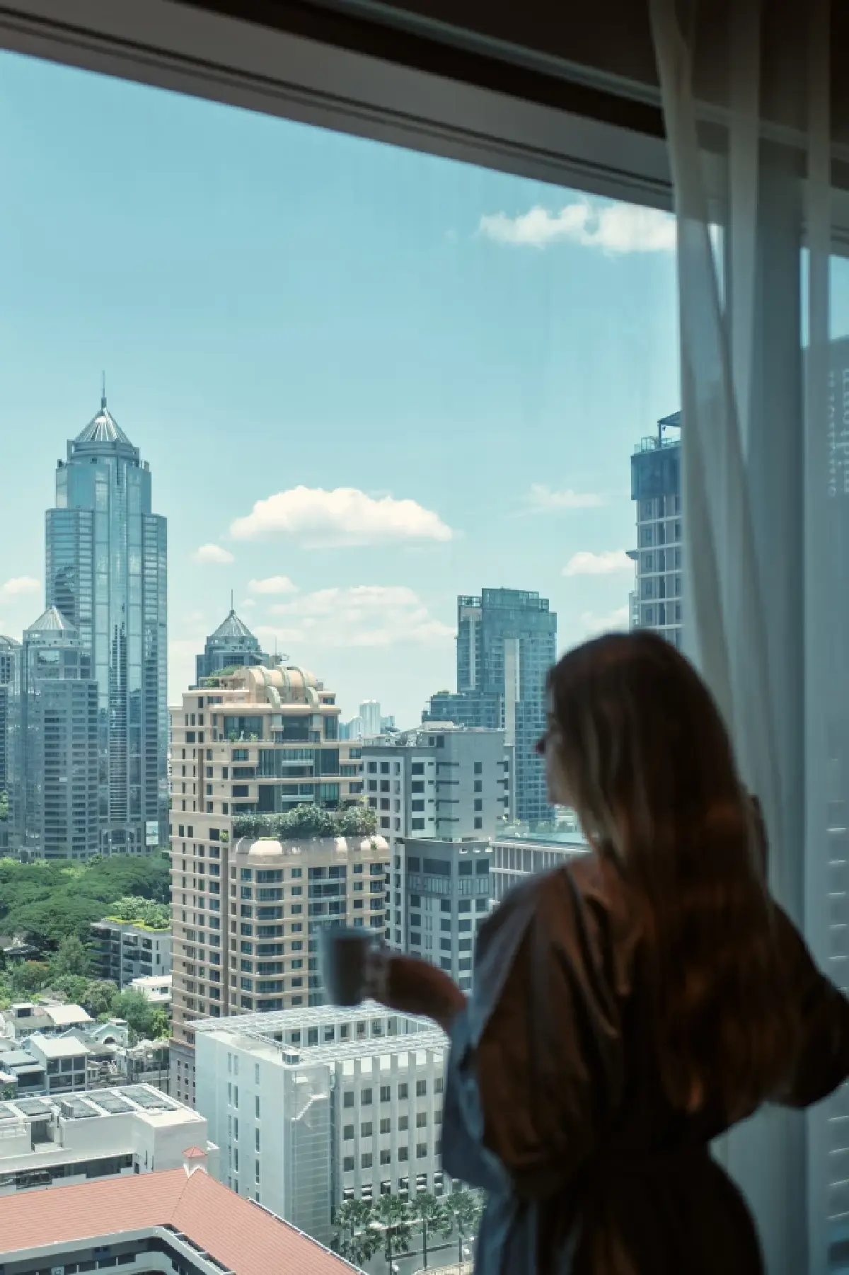 สงกรานต์สไตล์เรเนซองส์ : สาดความชิคใจกลางราชประสงค์ พร้อมตุ๊กตุ๊ก EV