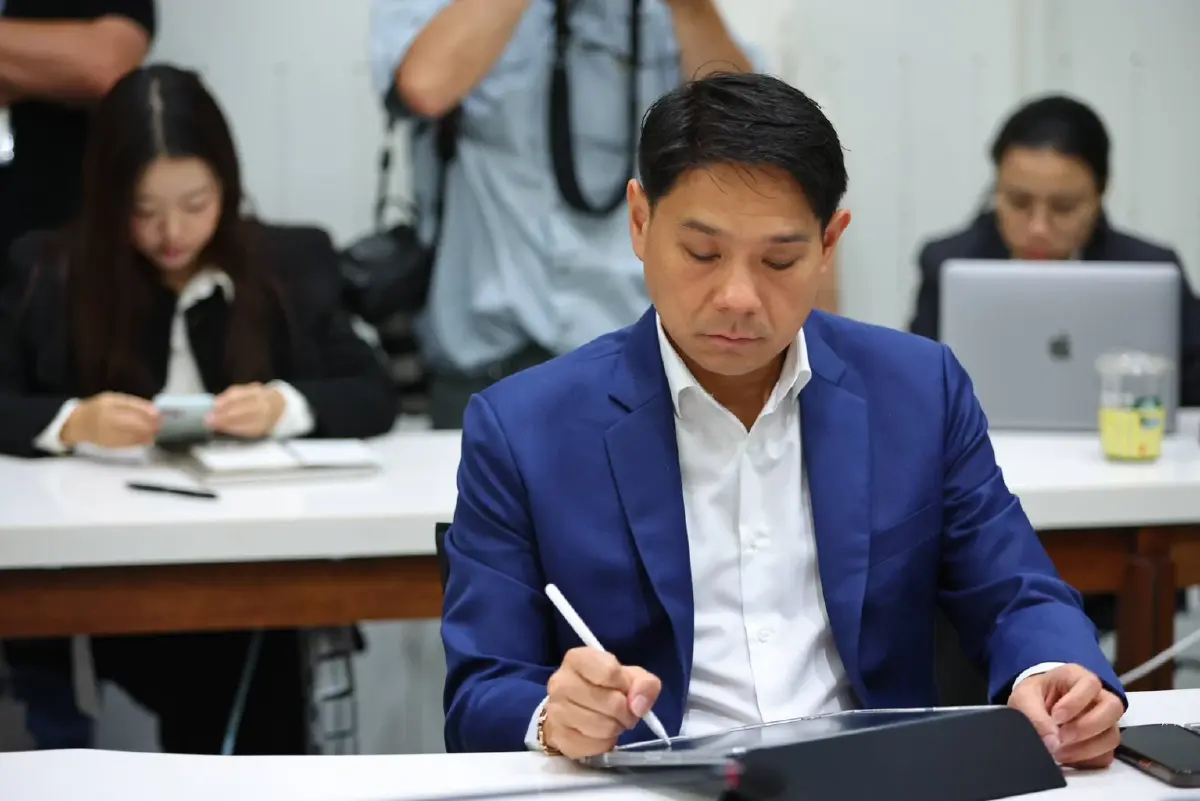 พรรคประชาชนเปิดตัว “ครม.เงา”จี้รัฐเร่งแก้ไข ค่าไฟ-อากาศสะอาด-แลนด์บริดจ์