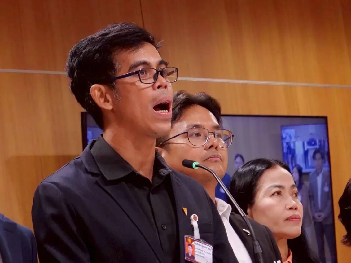 'พรรคประชาชน' ยื่นร่างกฎหมายเลิกเกณฑ์ทหาร จี้รัฐบาลแจงปมพลทหารอาสา