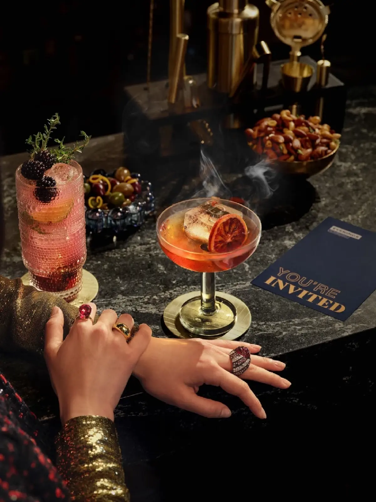 สงกรานต์สไตล์เรเนซองส์ : สาดความชิคใจกลางราชประสงค์ พร้อมตุ๊กตุ๊ก EV