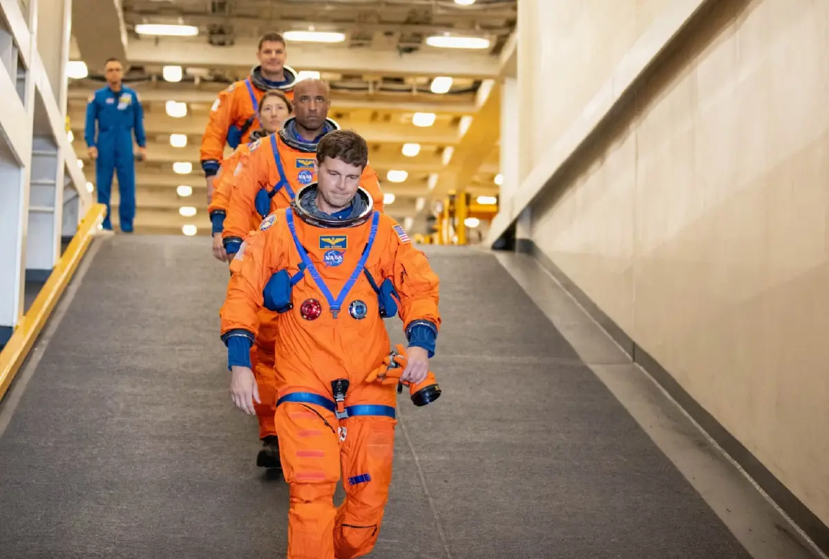 โลกใบนี้คือเรือชูชีพและ "พวกเราทุกคนคือลูกเรือ"