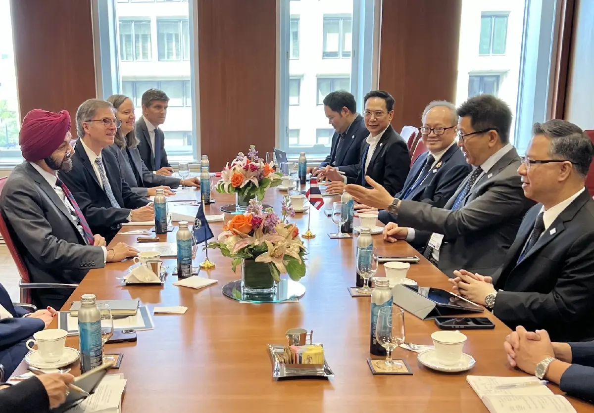 เอกนิติ ถกปธ.ธนาคารโลก ดันเมืองคาร์บอนต่ำ ชมไทยใช้ AI ยกระดับชีวิต