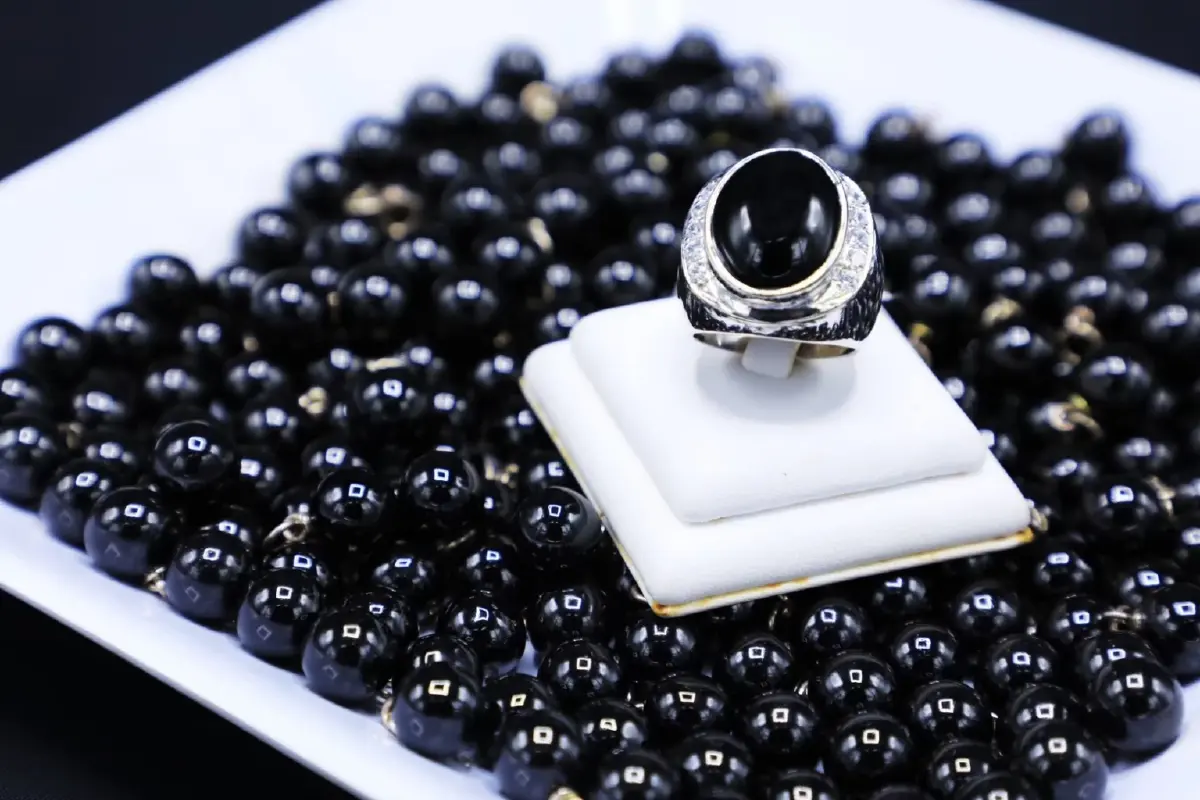 นิลเมืองกาญจน์