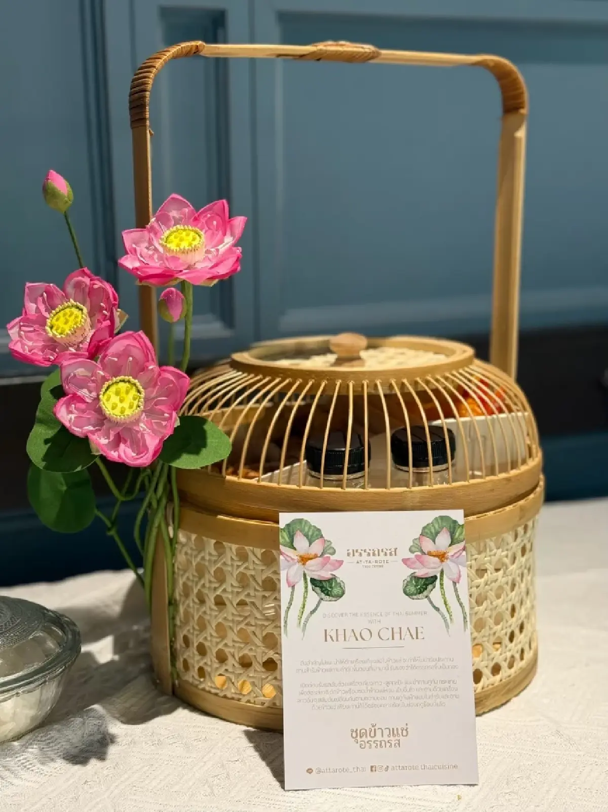 “ข้าวแช่อรรถรส” เสน่ห์ฤดูร้อนไทยที่งดงามเหนือกาลเวลา: เปิดตำนาน “ข้าวน้ำ” มอญ สู่สำรับคลายร้อนยอดนิยม