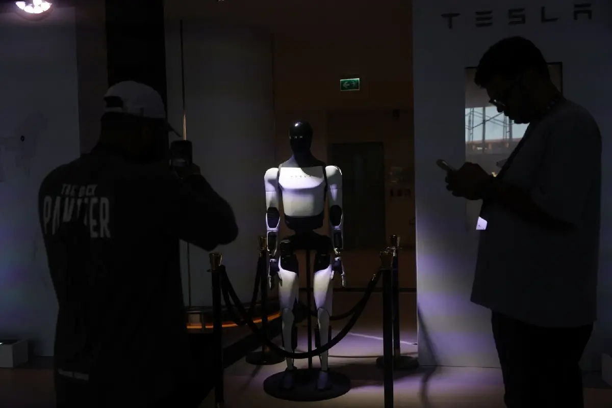 เดิมพันอนาคตเทสลา อัดงบ 2.5 หมื่นล้านเหรียญ ปั้นธุรกิจ AI หุ่นยนต์