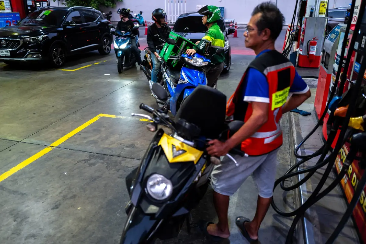 รอยเตอร์ชี้ทุนต่างชาติเทขายหุ้นไทย วิกฤตน้ำมันฉุดฟื้นศก.