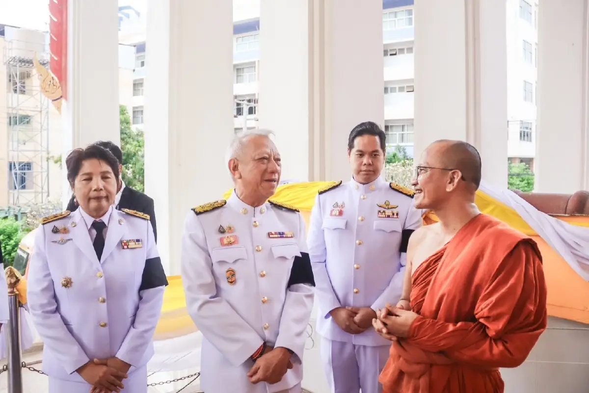 “พิพัฒน์-สรรเพชญ” ร่วมงานทำบุญเดือน 5 ห่มผ้าพระนอน สืบสานประเพณีสงกรานต์สงขลา