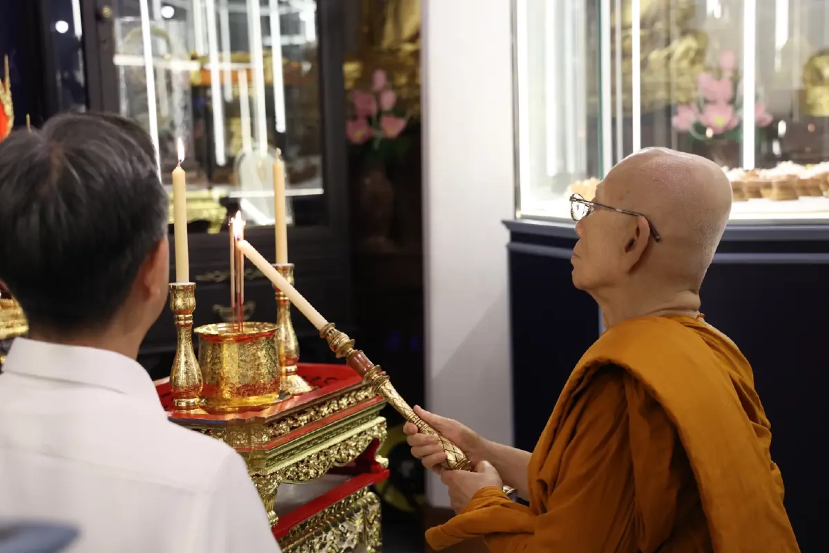 ไม่ต้องไปไกลถึงต่างจังหวัด! อัญเชิญพระบรมสารีริกธาตุ 5 พระองค์ ประดิษฐานใจกลางกรุงเทพฯ ให้สรงน้ำใกล้ชิด