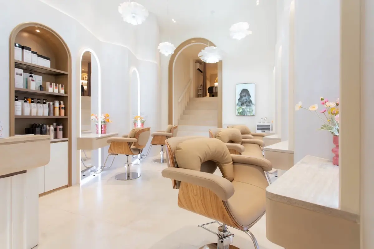 จากช่างแต่งหน้ากองถ่าย สู่เจ้าของอาณาจักร 10 ล้านบาทกลางทองหล่อ!