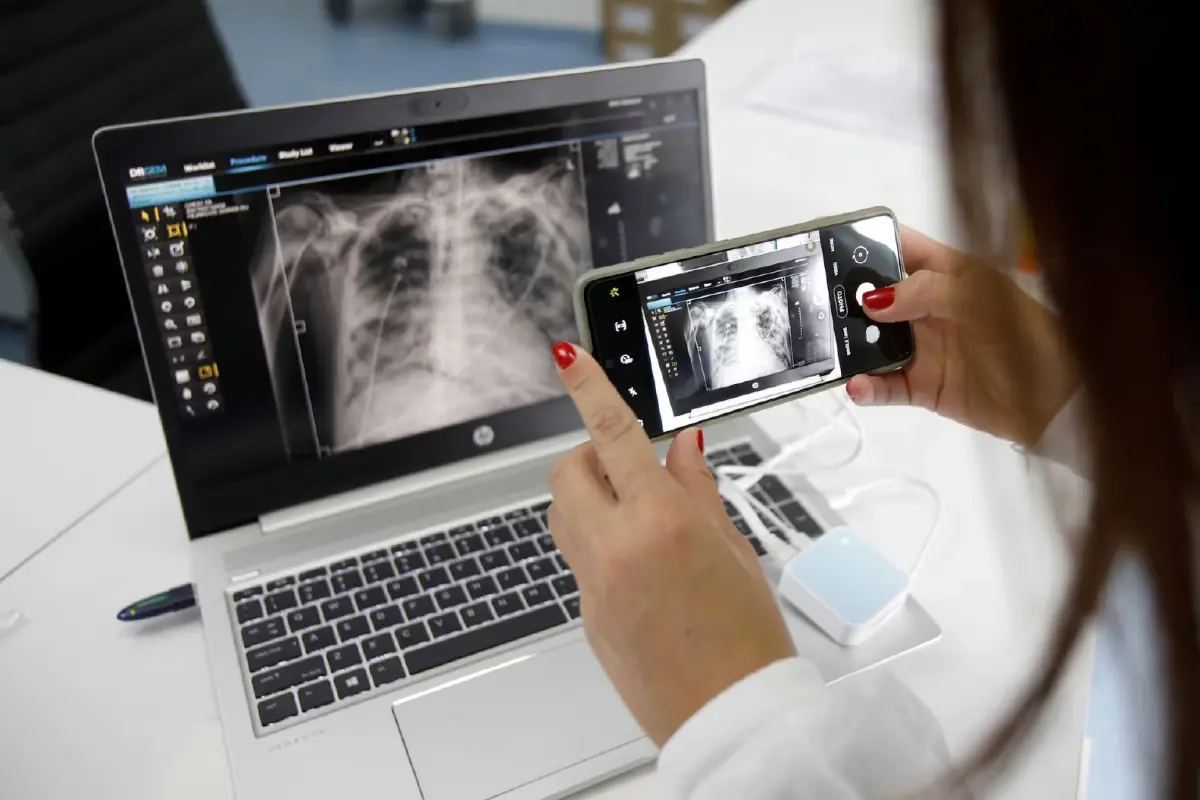 ถอดบทเรียนยุโรปถึงไทย! เมื่อใช้ AI ในระบบการแพทย์ ใครต้องจ่าย?