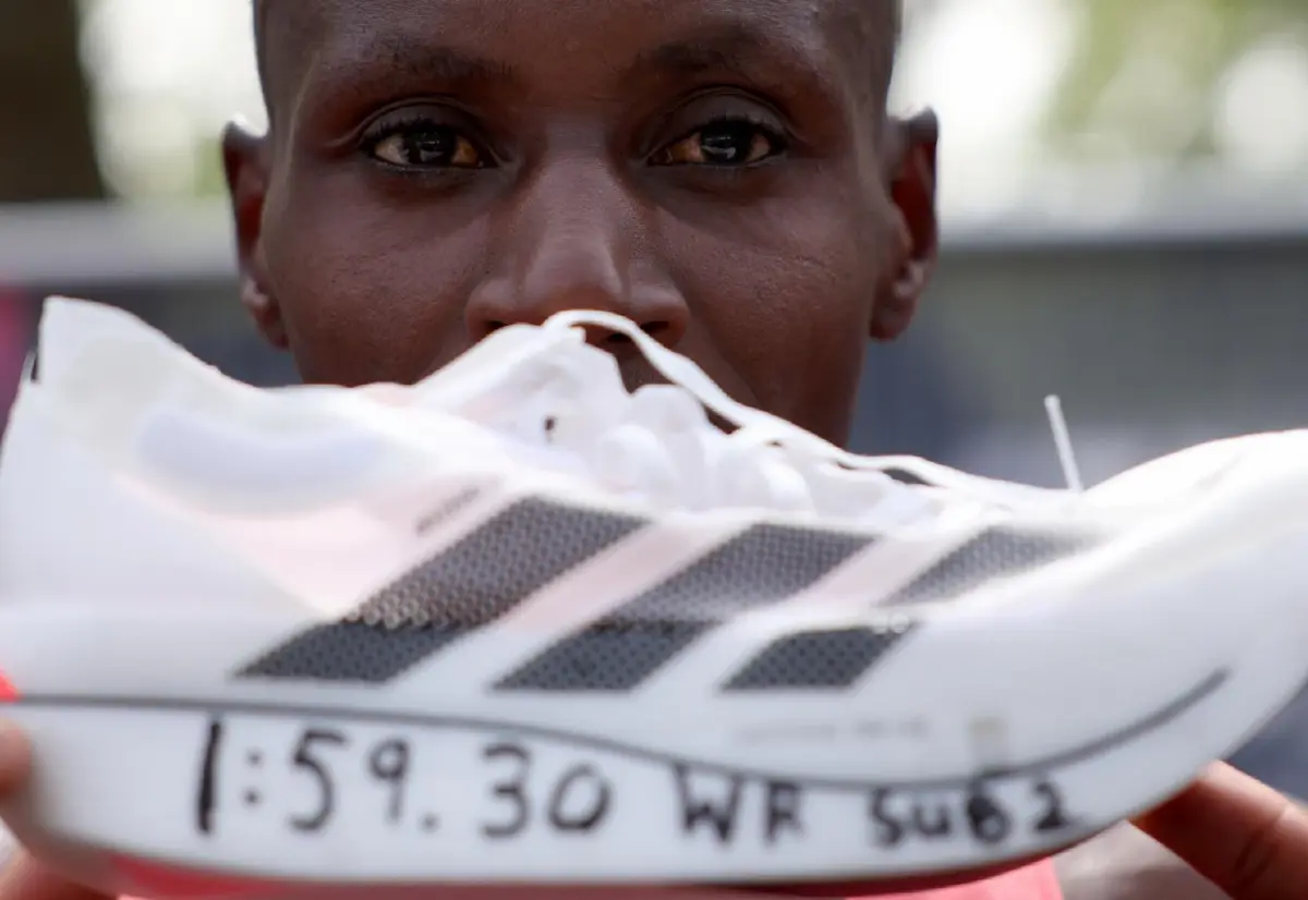 Adidas Adizero Adios Pro Evo 3 ปฏิวัติ 97 กรัม พา "ซาเว่" ทุบ Sub-2