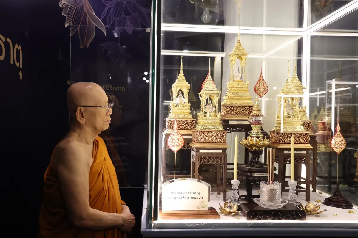 ไม่ต้องไปไกลถึงต่างจังหวัด! อัญเชิญพระบรมสารีริกธาตุ 5 พระองค์ ประดิษฐานใจกลางกรุงเทพฯ ให้สรงน้ำใกล้ชิด