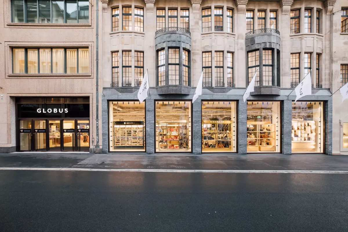 ทศ จิราธิวัฒน์  ตั้ง 4 ขุนพล ขึ้นแท่นบริหารห้างยุโรปหรู 2.4 แสนล.