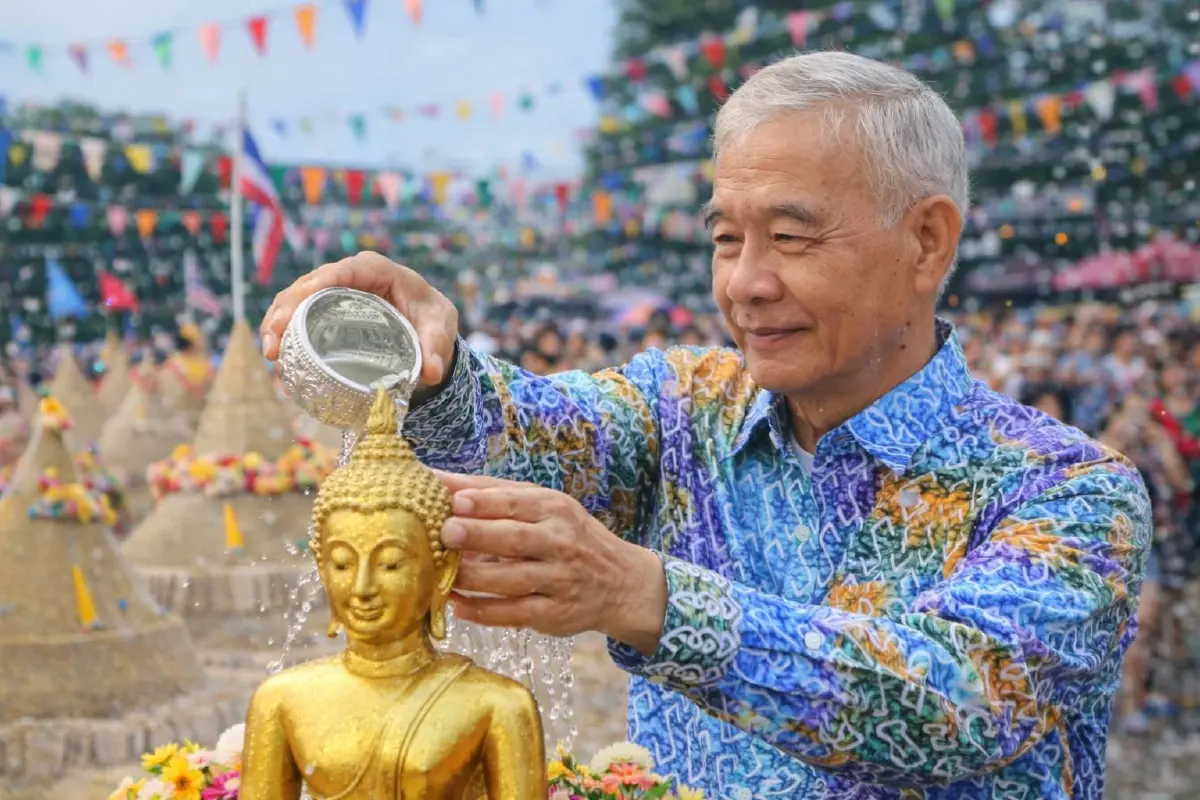 “สุวัจน์” อวยพรสงกรานต์ 69 สู้น้ำมันแพง-ให้กำลังใจรัฐบาล