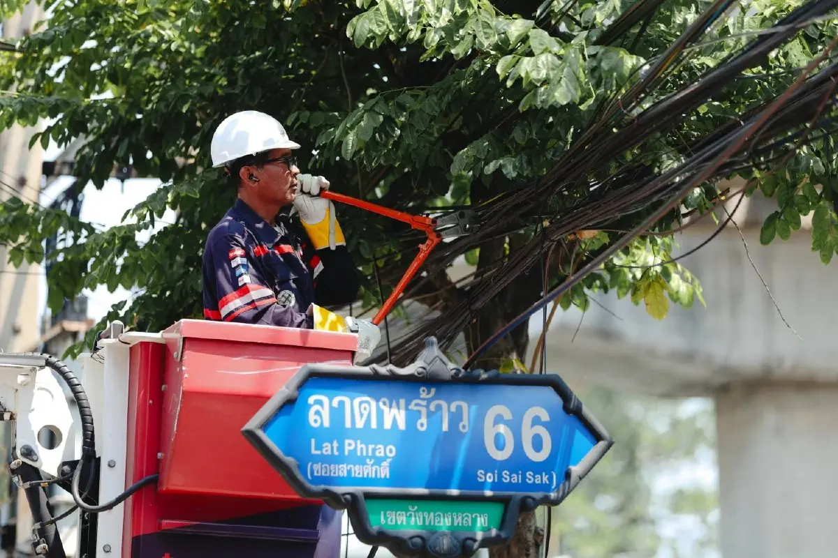 ทรู จับมือ MEA ปรับโฉมลาดพร้าว นำสายสื่อสารลงดินเพื่อคืนทัศนียภาพที่สวยงามและเพิ่มความปลอดภัยให้คนเมือง