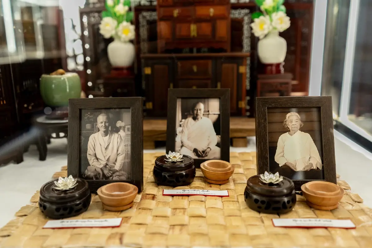 ไม่ต้องไปไกลถึงต่างจังหวัด! อัญเชิญพระบรมสารีริกธาตุ 5 พระองค์ ประดิษฐานใจกลางกรุงเทพฯ ให้สรงน้ำใกล้ชิด