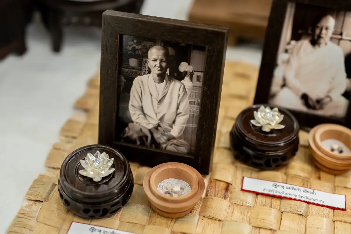 ไม่ต้องไปไกลถึงต่างจังหวัด! อัญเชิญพระบรมสารีริกธาตุ 5 พระองค์ ประดิษฐานใจกลางกรุงเทพฯ ให้สรงน้ำใกล้ชิด