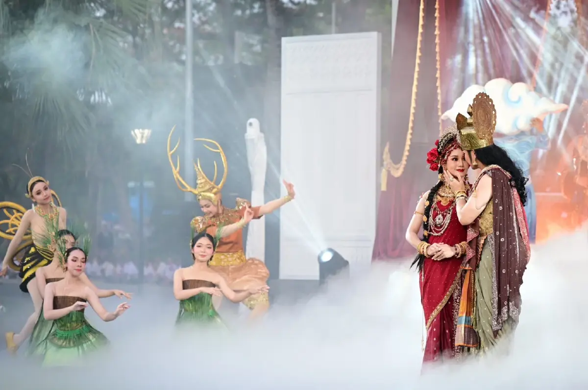 ในหลวง-พระราชินี เสด็จฯ เปิดงาน 100 ปี วันสวรรคต ร.6 และศตวรรษแห่ง ‘สวนลุมพินี’