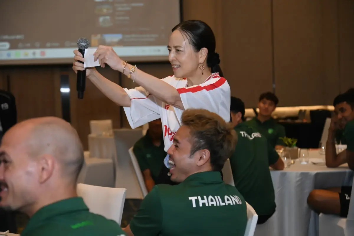 "มาดามแป้ง" บุกแคมป์ช้างศึก! อัดฉีด 3 ล้านบาท ปลุกใจทุบเติร์กเมนิสถาน ชี้ชะตาเข้ารอบเอเชียน คัพ 2027