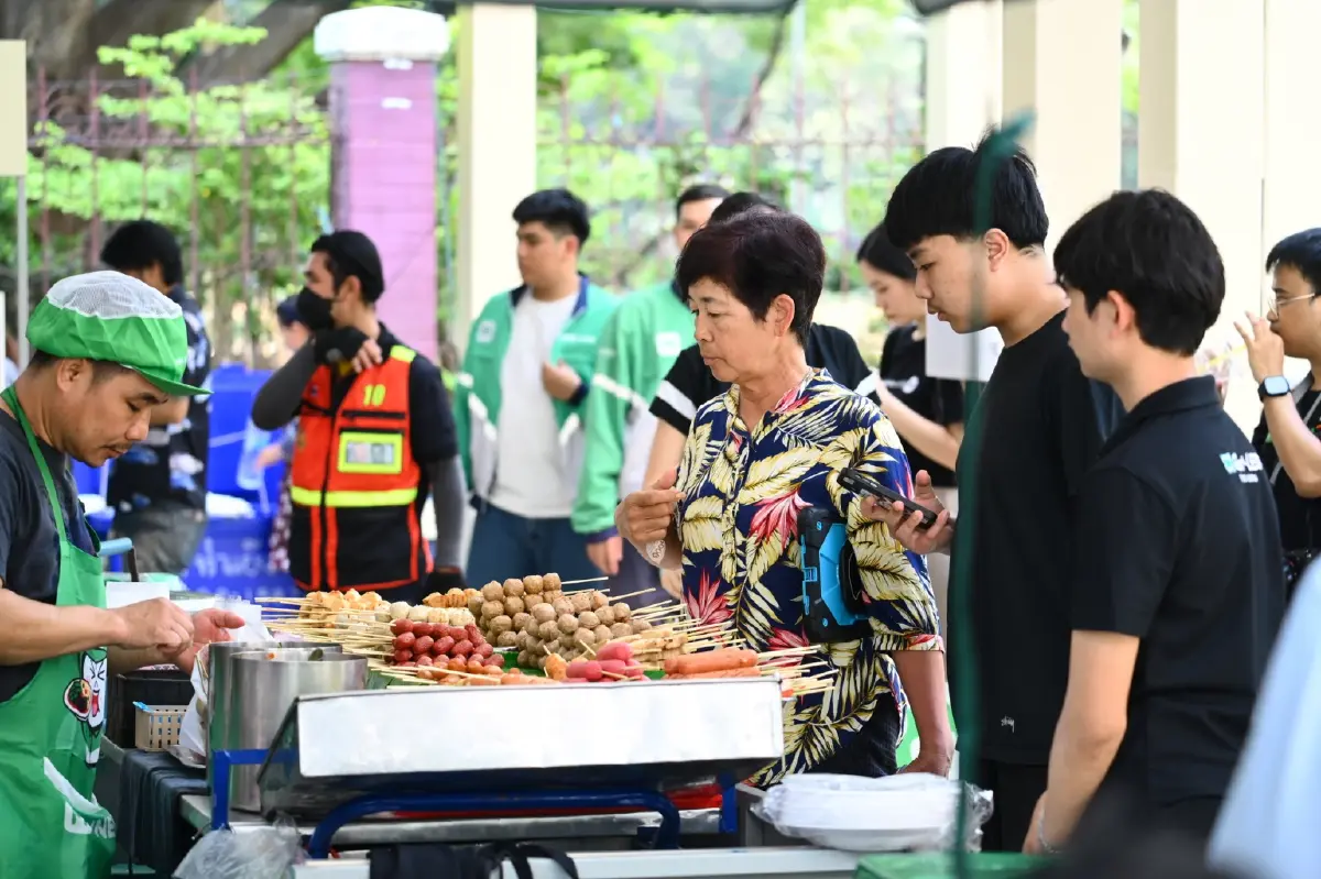 ทำถึง! สวนลุมฯ ไม่ได้มีดีแค่ "แอโรบิก" แต่มี "แหล่งสตรีทฟู้ด" แห่งใหม่