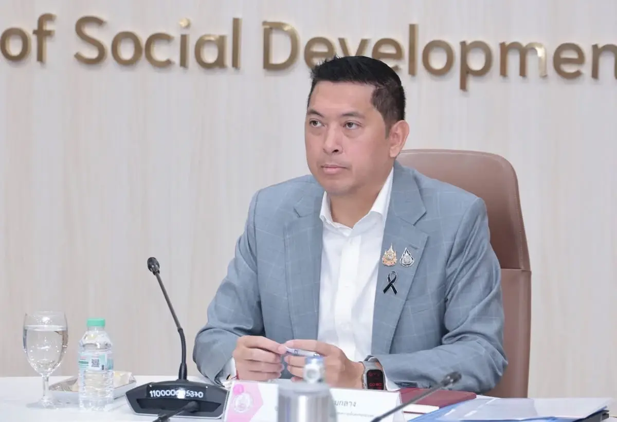 นิกร โสมกลาง