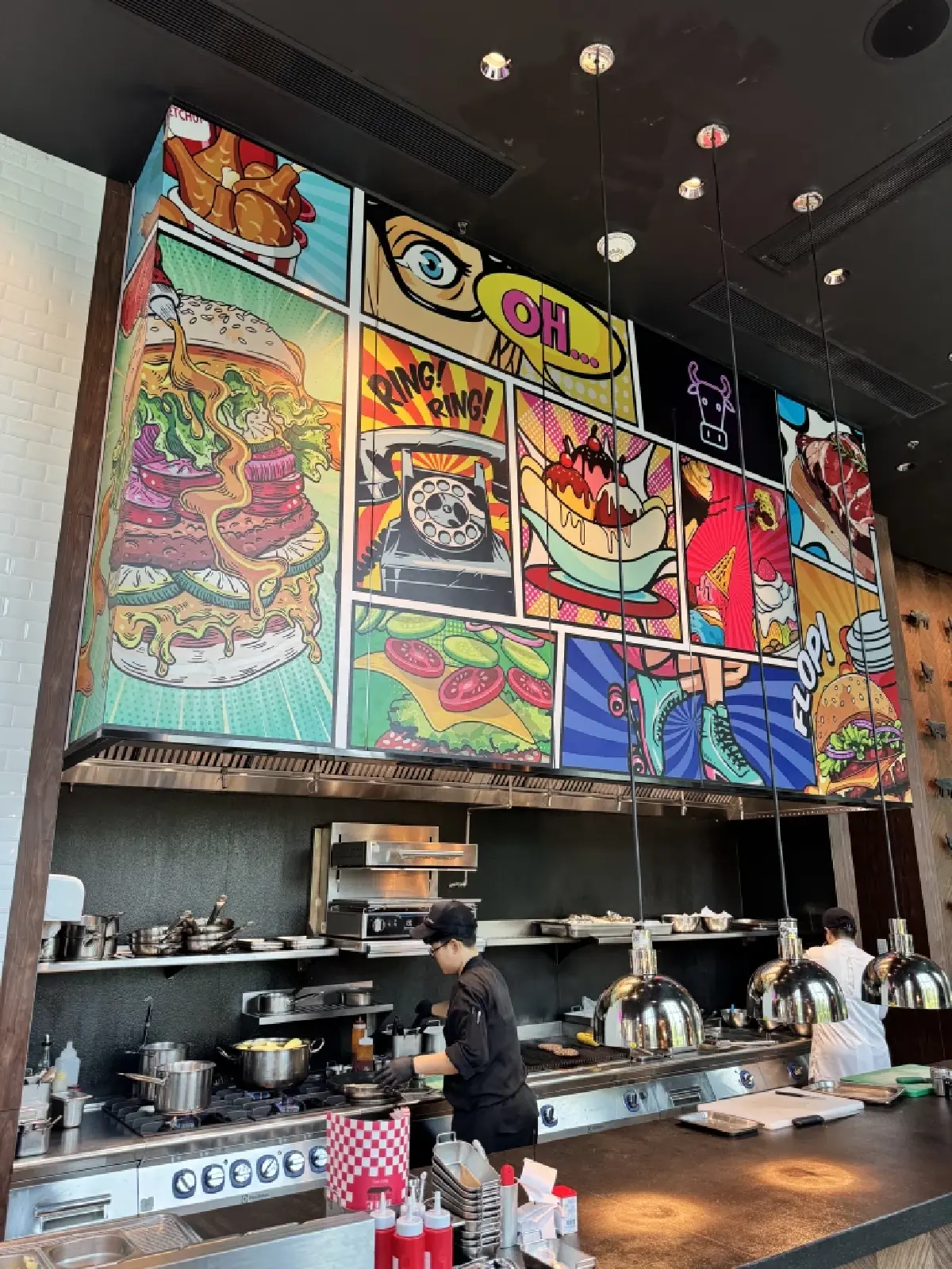 บิ๊ก ไบท์ เบอร์เกอร์: ดื่มด่ำ American Diner ยุค 90 ใกล้สุวรรณภูมิ