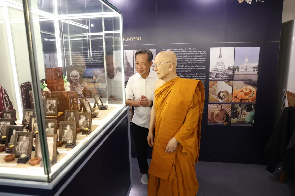 ไม่ต้องไปไกลถึงต่างจังหวัด! อัญเชิญพระบรมสารีริกธาตุ 5 พระองค์ ประดิษฐานใจกลางกรุงเทพฯ ให้สรงน้ำใกล้ชิด