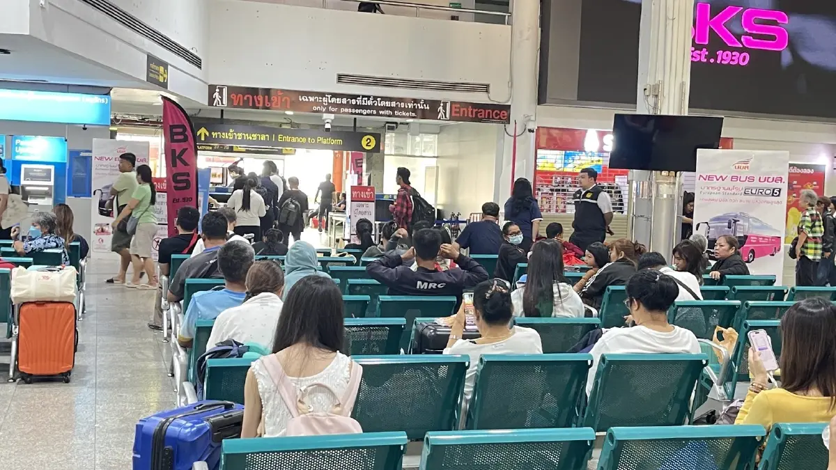 บขส.คึกคัก! คนทยอยกลับบ้าน คาดวันนี้แตะ 1.8 แสนคน อัดรถเสริม 1,200 คัน