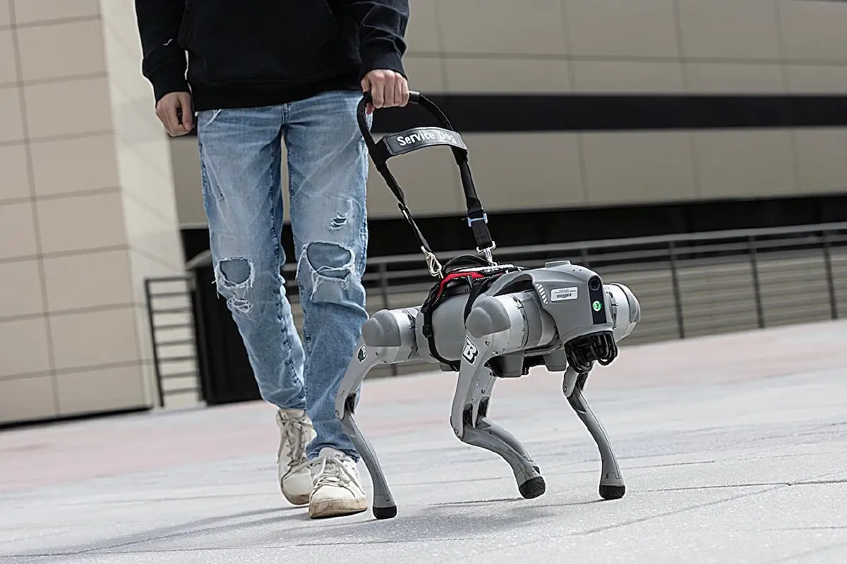 อีกระดับแห่งหุ่นยนต์สุนัขนำทาง สู่การพูดคุยแบบเรียลไทม์