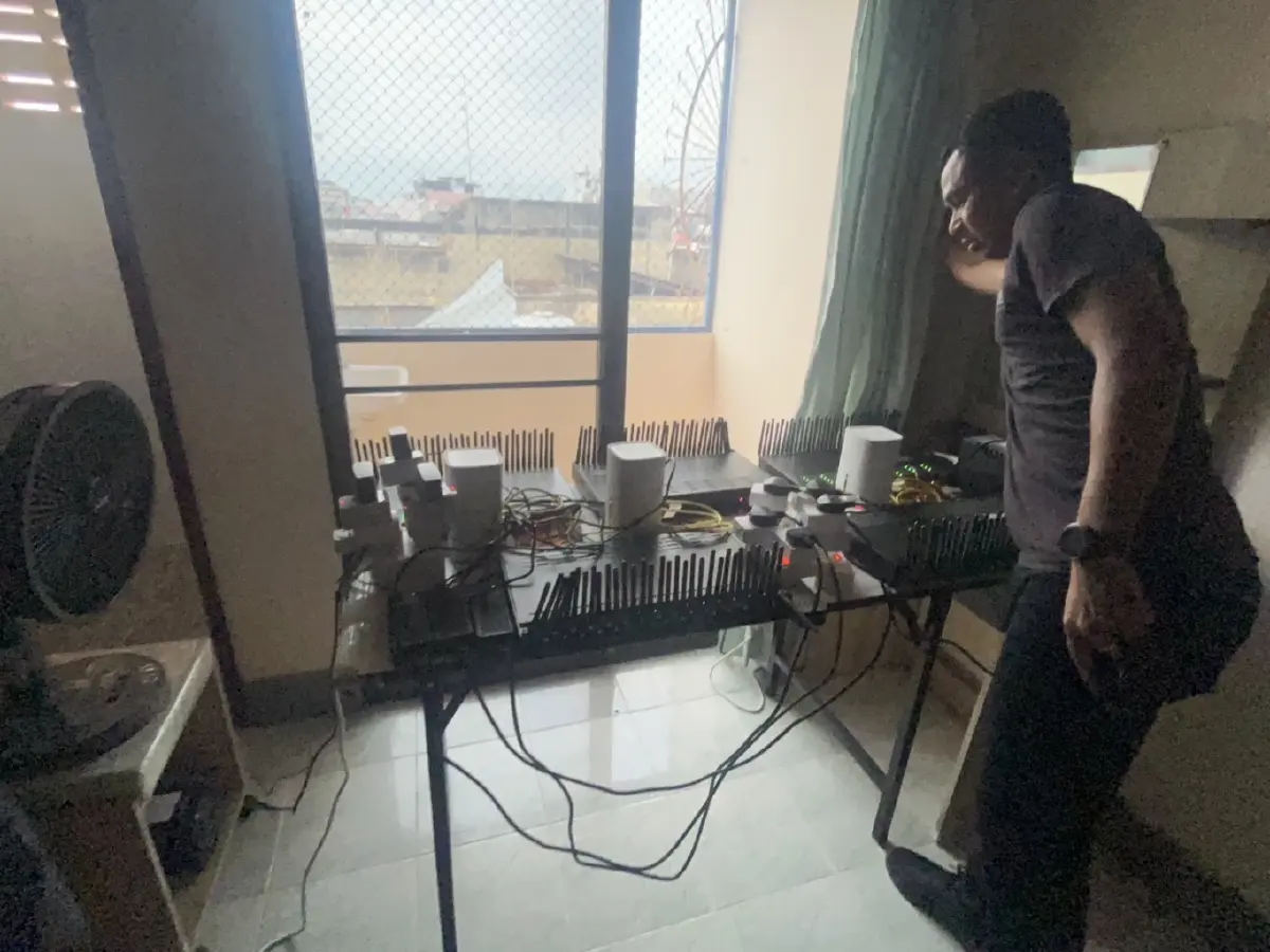 CIB ทลายรัง Simbox กลางหาดใหญ่ ยึดอุปกรณ์ส่งสัญญาณ 'แก๊งคอลเซ็นเตอร์'