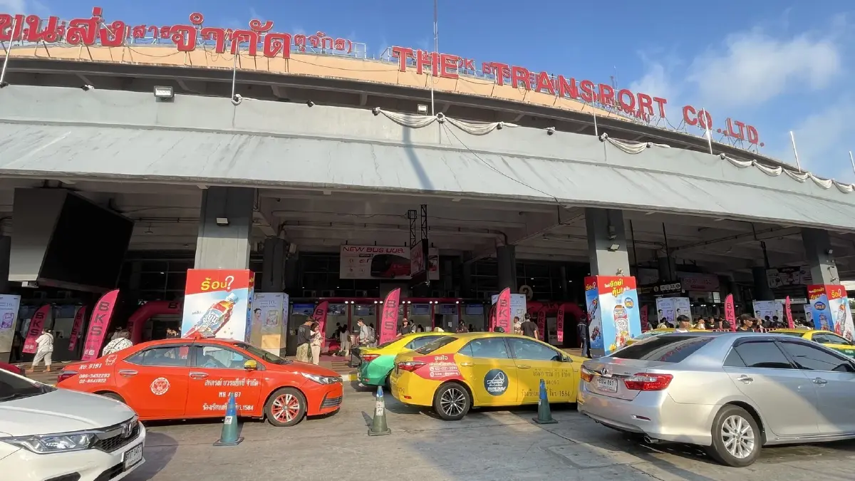 บขส.คึกคัก! คนทยอยกลับบ้าน คาดวันนี้แตะ 1.8 แสนคน อัดรถเสริม 1,200 คัน