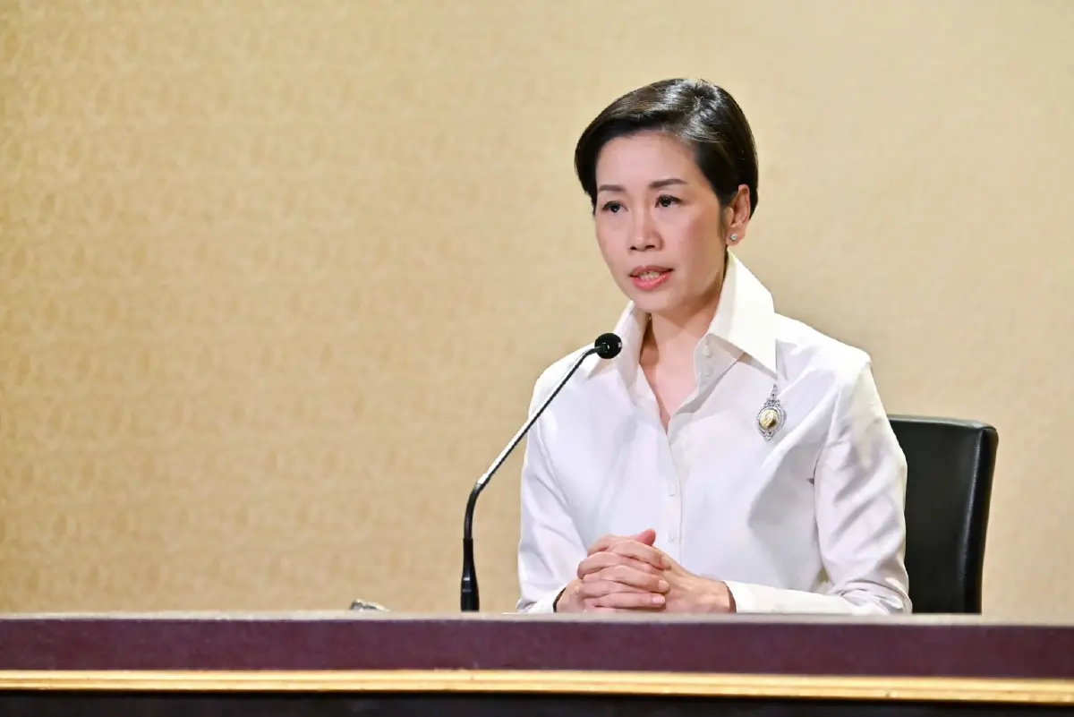 นางสาวรัชดา ธนาดิเรก โฆษกประจำสำนักนายกรัฐมนตรี