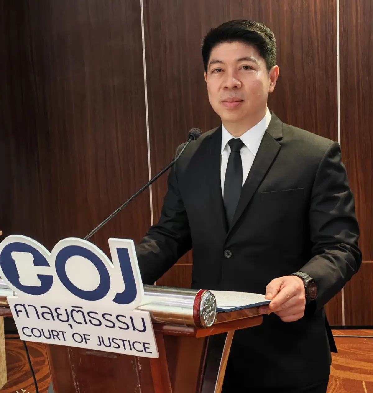 นายสุริยัณห์ หงษ์วิไล