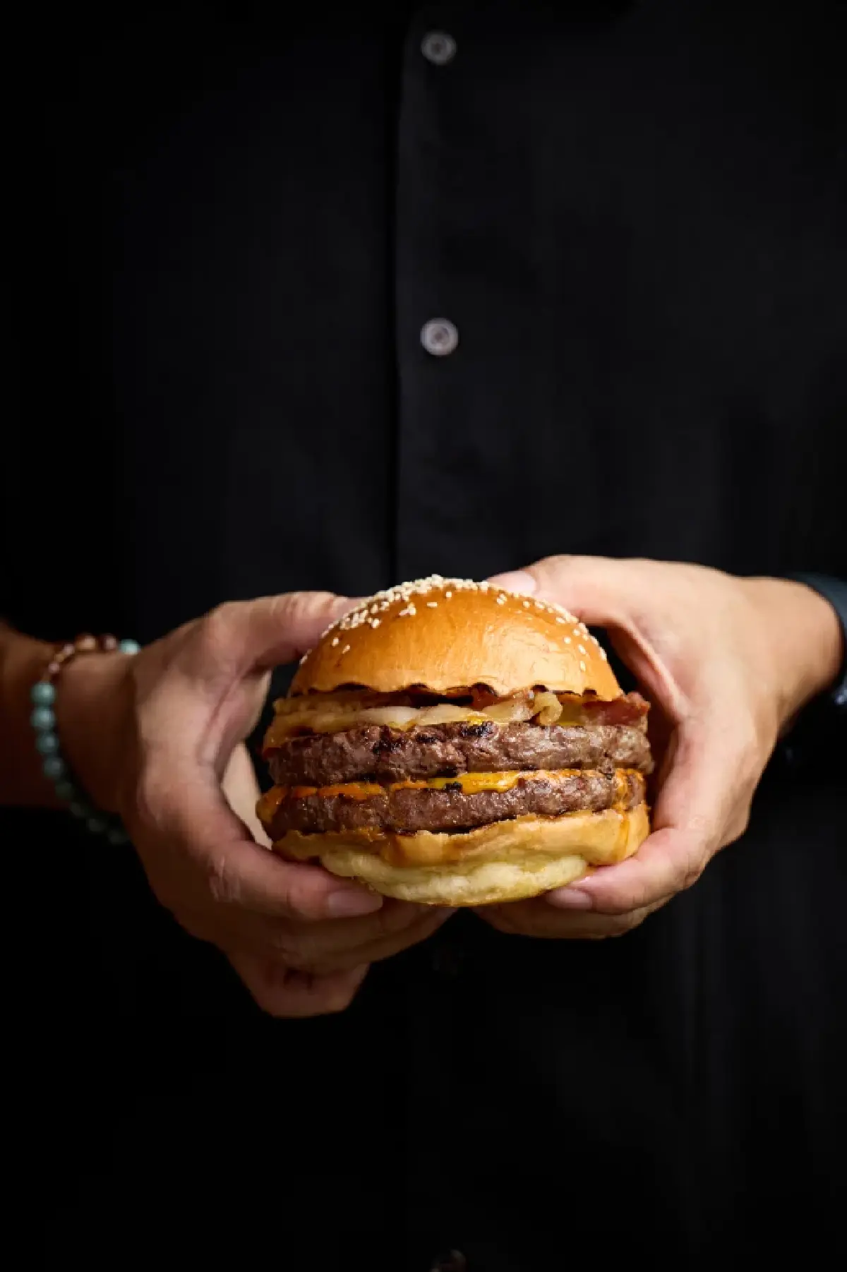 บิ๊ก ไบท์ เบอร์เกอร์: ดื่มด่ำ American Diner ยุค 90 ใกล้สุวรรณภูมิ