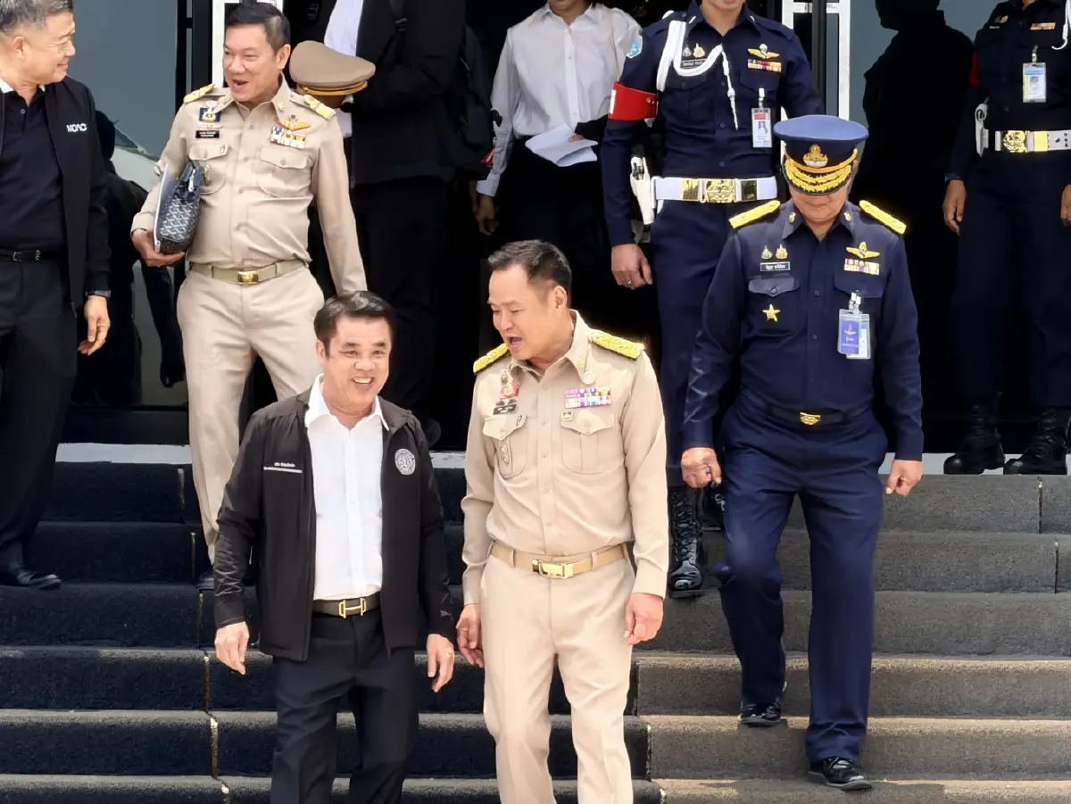 'อนุทิน' นำทีมรมต.บินเชียงใหม่ ติดตามสถานการณ์ไฟป่า - ฝุ่น PM 2.5