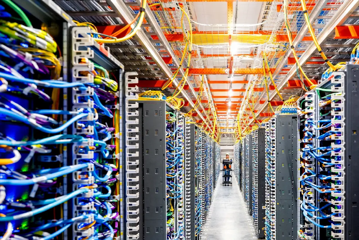 นักลงทุนกดดันบิ๊กเทค เปิดข้อมูลใช้น้ำ-พลังงาน ของดาต้าเซ็นเตอร์ในสหรัฐ