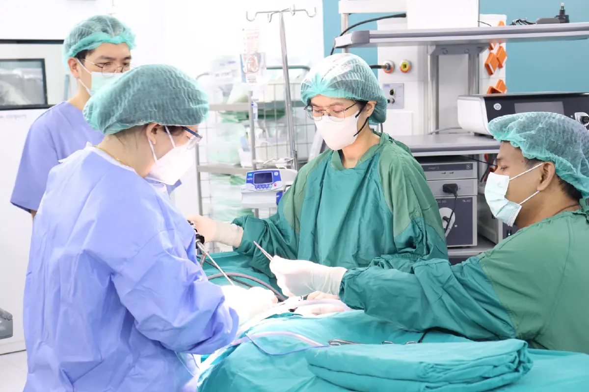 กรมการแพทย์โชว์นวัตกรรม "ผ่าตัดไส้เลื่อนเด็กส่องกล้องแผลเล็ก" ฟื้นตัวไว-ปลอดภัยสูง เดินหน้าขยายโอกาสการรักษาที่เท่าเทียมเพื่อถวายเป็นพระราชกุศล